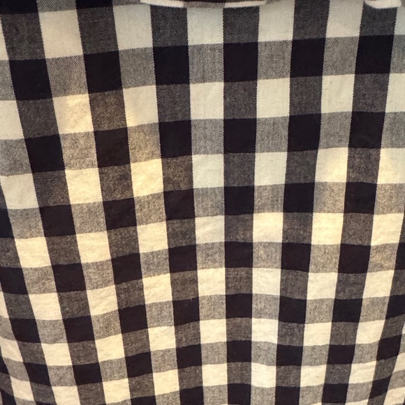 Elegant Checkered Ruffle Blouse - Black and White - Picture 4 of 4